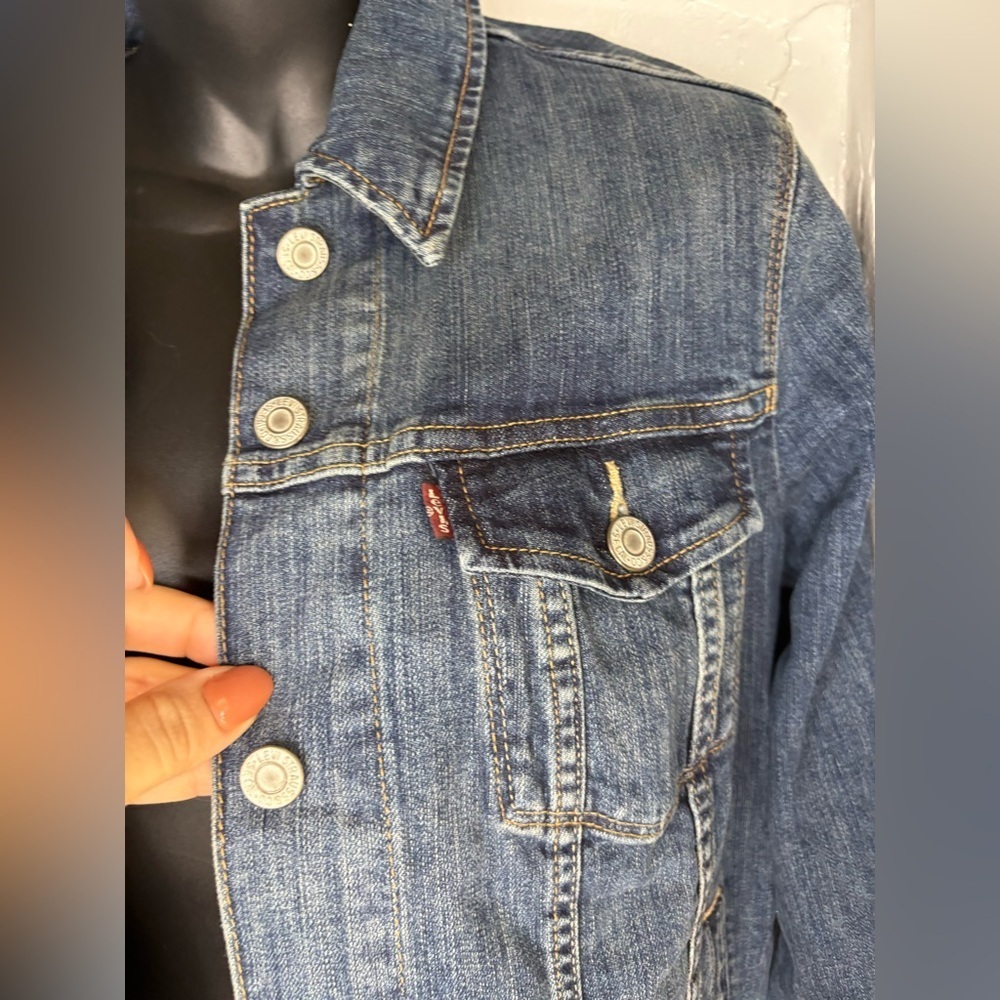 Levis womens Original Trucker Medium
Wash denim Jean jacket sz M preloved - Picture 11 of 12
